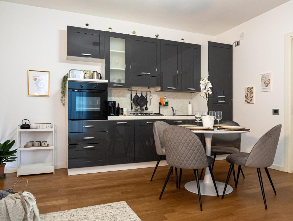 Maison Blanche: Appartamento Elegante Con Parcheggio Privato Mantova Eksteriør bilde